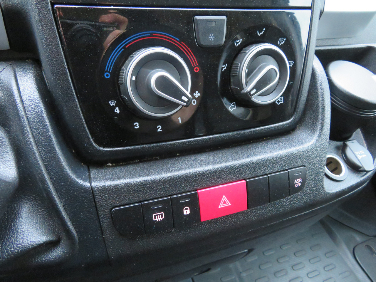 Furgoneta pequeña Fiat Ducato 2.3 Multijet - L2H2: foto 12 Furgoneta pequeña Fiat Ducato 2.3 Multijet - L2H2: foto 12