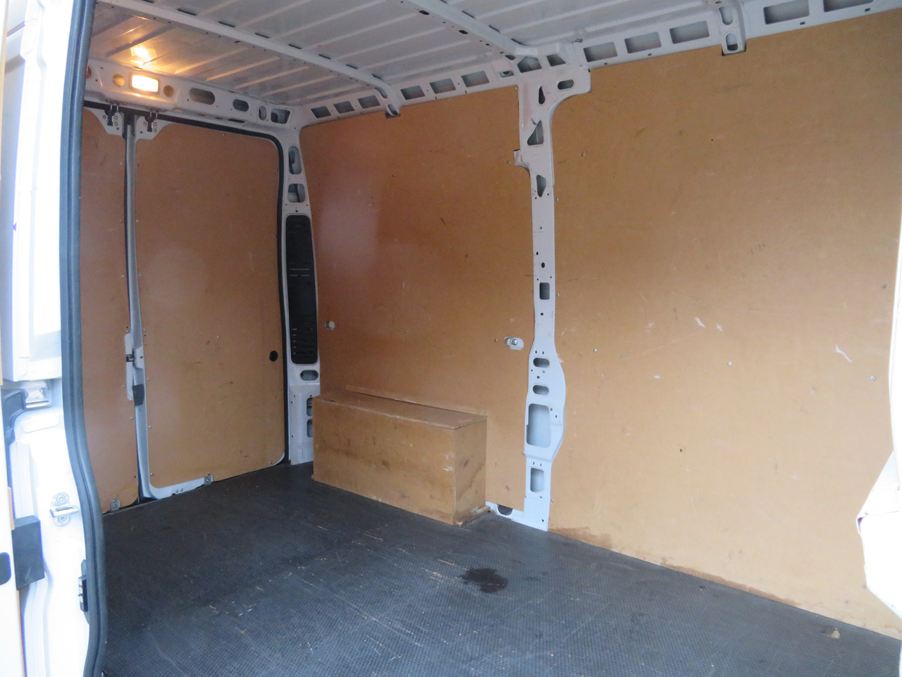 Furgoneta pequeña Fiat Ducato 2.3 Multijet - L2H2: foto 9 Furgoneta pequeña Fiat Ducato 2.3 Multijet - L2H2: foto 9