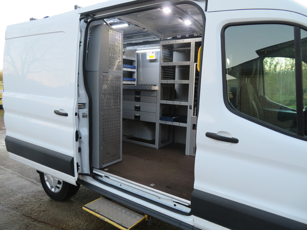 Furgón Ford Transit 2.0TDCi - L2H2: foto 9 Furgón Ford Transit 2.0TDCi - L2H2: foto 9