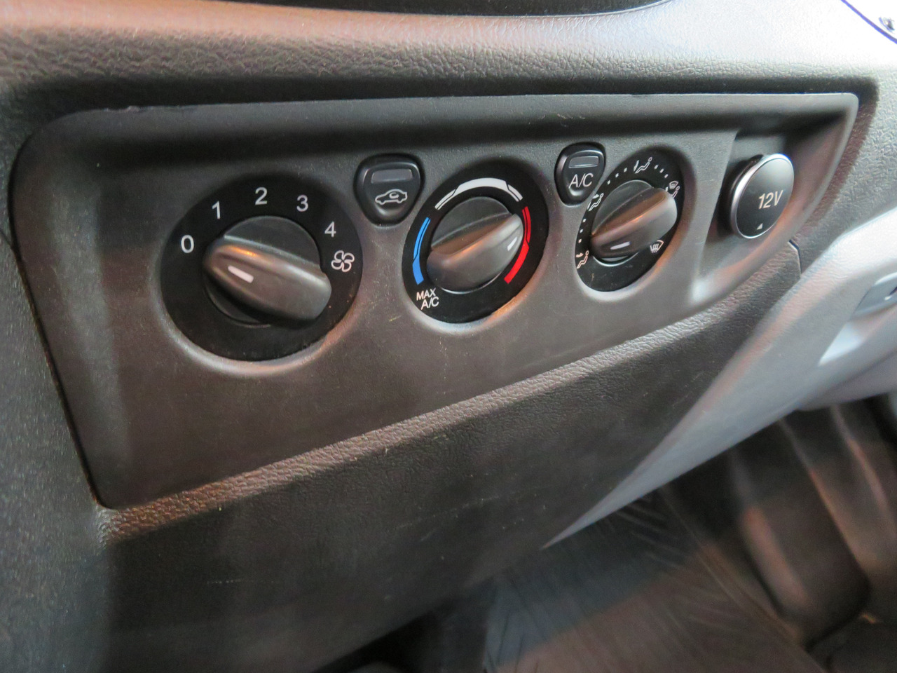 Furgón Ford Transit 2.0TDCi - L2H2: foto 16 Furgón Ford Transit 2.0TDCi - L2H2: foto 16