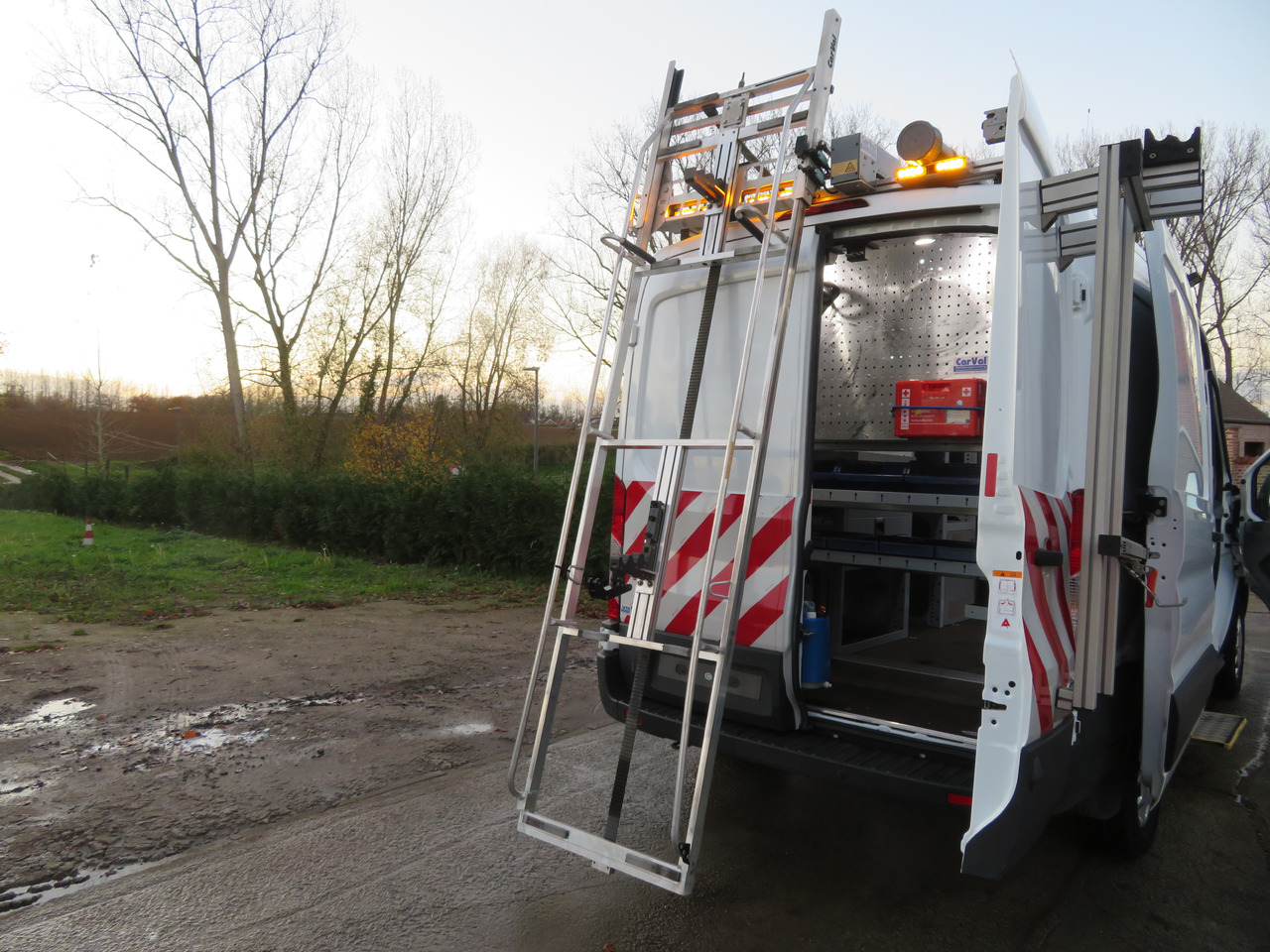 Furgón Ford Transit 2.0TDCi - L2H2: foto 14 Furgón Ford Transit 2.0TDCi - L2H2: foto 14