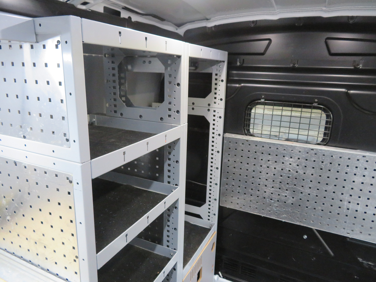 Furgón Ford Transit 2.0TDCi - L2H2: foto 11 Furgón Ford Transit 2.0TDCi - L2H2: foto 11