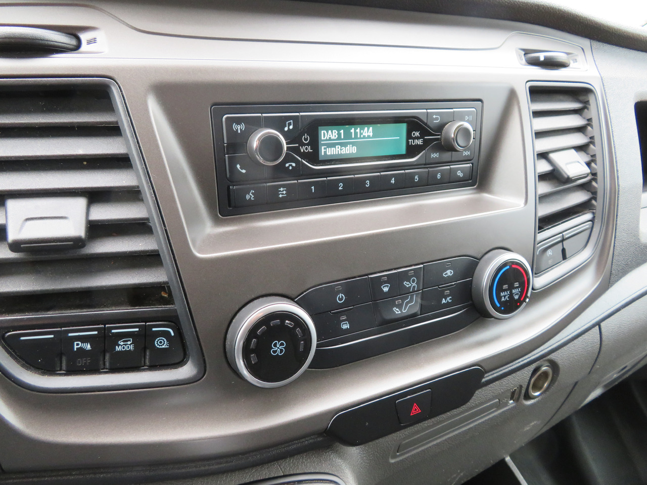 Furgón Ford Transit 2.0TDCi TREND - L2H2: foto 12