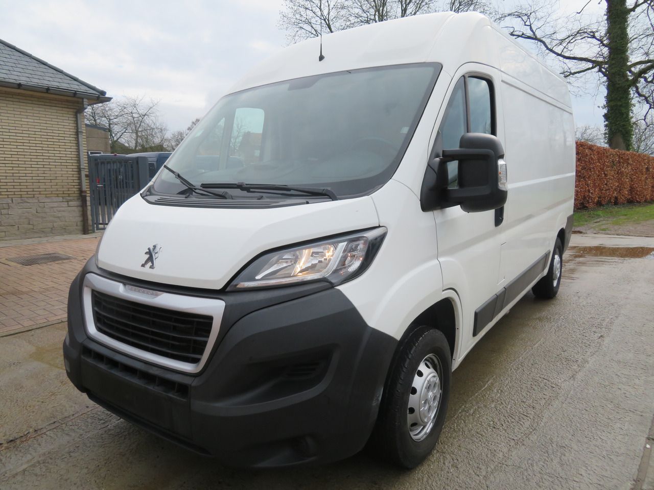 Peugeot Boxer 2.0 BlueHDI L2H2 - Premium - Furgón: foto 3 Peugeot Boxer 2.0 BlueHDI L2H2 - Premium - Furgón: foto 3