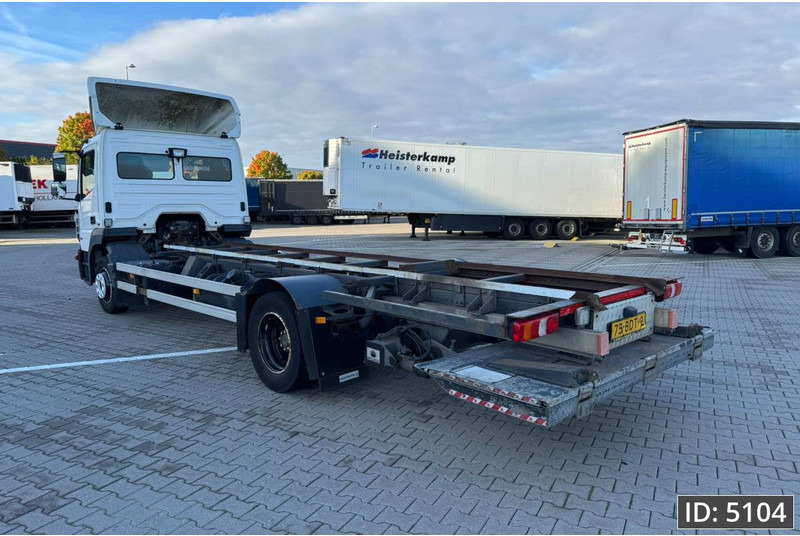 Mercedes-Benz Atego 1318 Day Cab, Euro 6, / BDF / DHOLLANDIA 2000KG - Portacontenedore/ Intercambiable camión: foto 2 Mercedes-Benz Atego 1318 Day Cab, Euro 6, / BDF / DHOLLANDIA 2000KG - Portacontenedore/ Intercambiable camión: foto 2