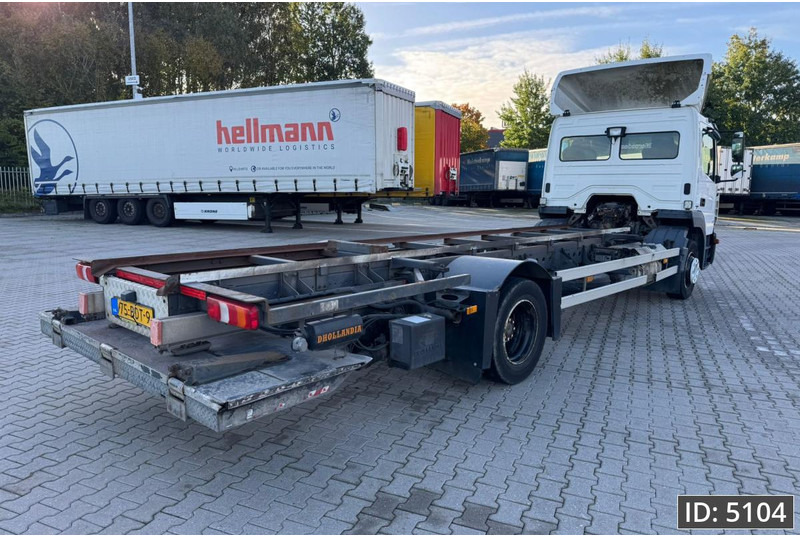 Mercedes-Benz Atego 1318 Day Cab, Euro 6, / BDF / DHOLLANDIA 2000KG - Portacontenedore/ Intercambiable camión: foto 3 Mercedes-Benz Atego 1318 Day Cab, Euro 6, / BDF / DHOLLANDIA 2000KG - Portacontenedore/ Intercambiable camión: foto 3