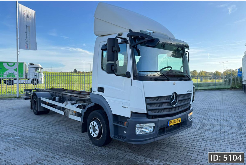 Mercedes-Benz Atego 1318 Day Cab, Euro 6, / BDF / DHOLLANDIA 2000KG - Portacontenedore/ Intercambiable camión: foto 5 Mercedes-Benz Atego 1318 Day Cab, Euro 6, / BDF / DHOLLANDIA 2000KG - Portacontenedore/ Intercambiable camión: foto 5