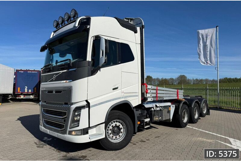 Volvo FH16 750 Globetrotter XL, Euro 6, 8x4 / Hydraulics / Timber truck - Camión forestal: foto 1 Volvo FH16 750 Globetrotter XL, Euro 6, 8x4 / Hydraulics / Timber truck - Camión forestal: foto 1