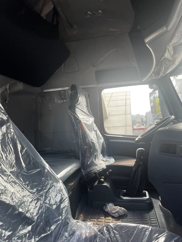 HOWO Truck Unit T7H 6*4 - Cabeza tractora: foto 4 HOWO Truck Unit T7H 6*4 - Cabeza tractora: foto 4