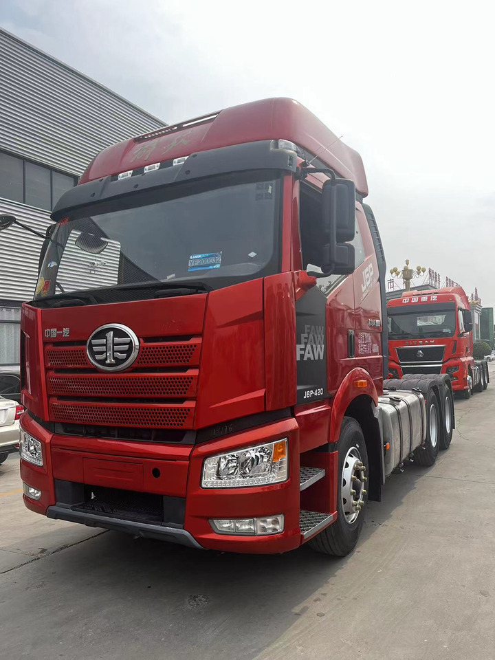 SINOTRUK Tractor Unit J6P 6X4 Manual Transmission New - Cabeza tractora: foto 1 SINOTRUK Tractor Unit J6P 6X4 Manual Transmission New - Cabeza tractora: foto 1