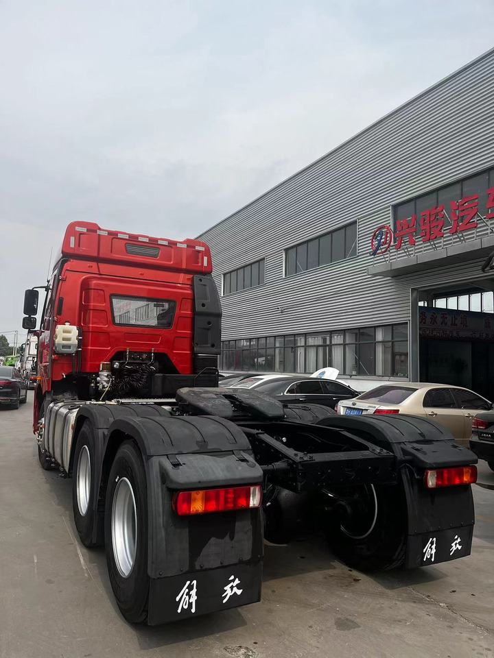 SINOTRUK Tractor Unit J6P 6X4 Manual Transmission New - Cabeza tractora: foto 4 SINOTRUK Tractor Unit J6P 6X4 Manual Transmission New - Cabeza tractora: foto 4