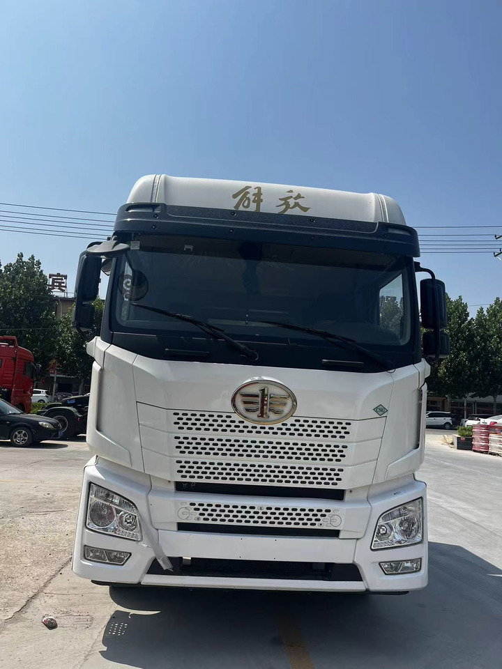 SINOTRUK Tractor Unit JH6 6X4 Manual Transmission New - Cabeza tractora: foto 3 SINOTRUK Tractor Unit JH6 6X4 Manual Transmission New - Cabeza tractora: foto 3