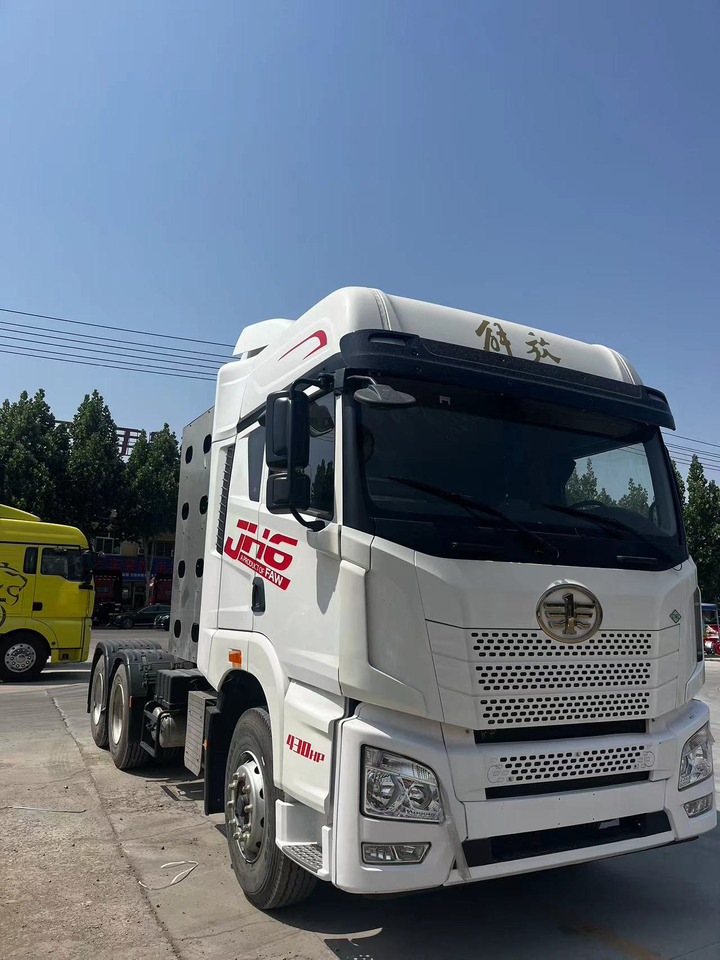 SINOTRUK Tractor Unit JH6 6X4 Manual Transmission New - Cabeza tractora: foto 1 SINOTRUK Tractor Unit JH6 6X4 Manual Transmission New - Cabeza tractora: foto 1