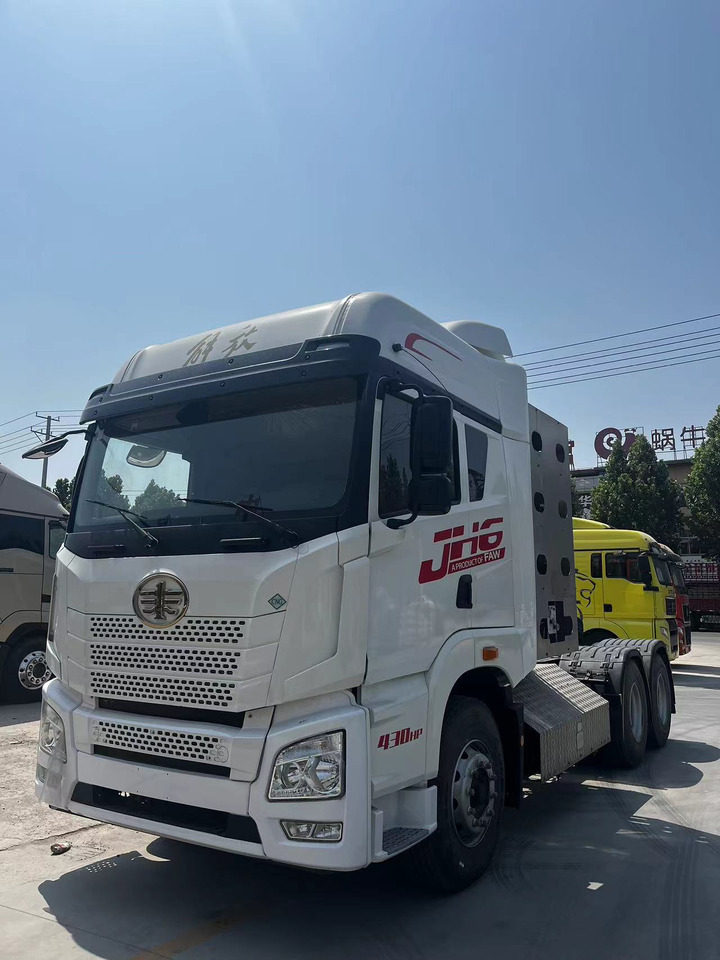 SINOTRUK Tractor Unit JH6 6X4 Manual Transmission New - Cabeza tractora: foto 2 SINOTRUK Tractor Unit JH6 6X4 Manual Transmission New - Cabeza tractora: foto 2