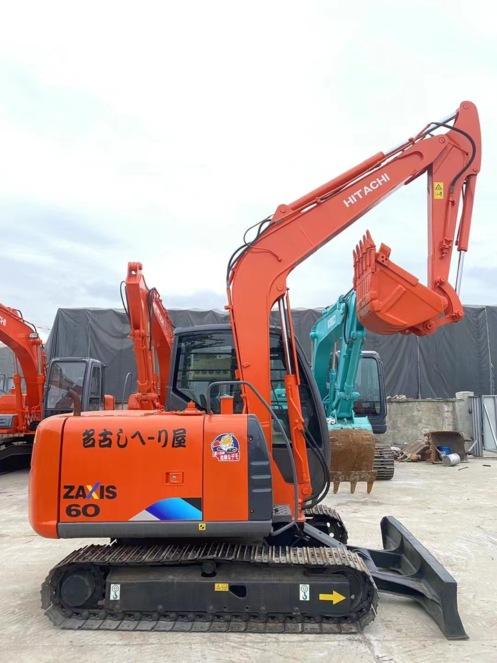 HITACHI ZX60 - Excavadora de cadenas: foto 2 HITACHI ZX60 - Excavadora de cadenas: foto 2