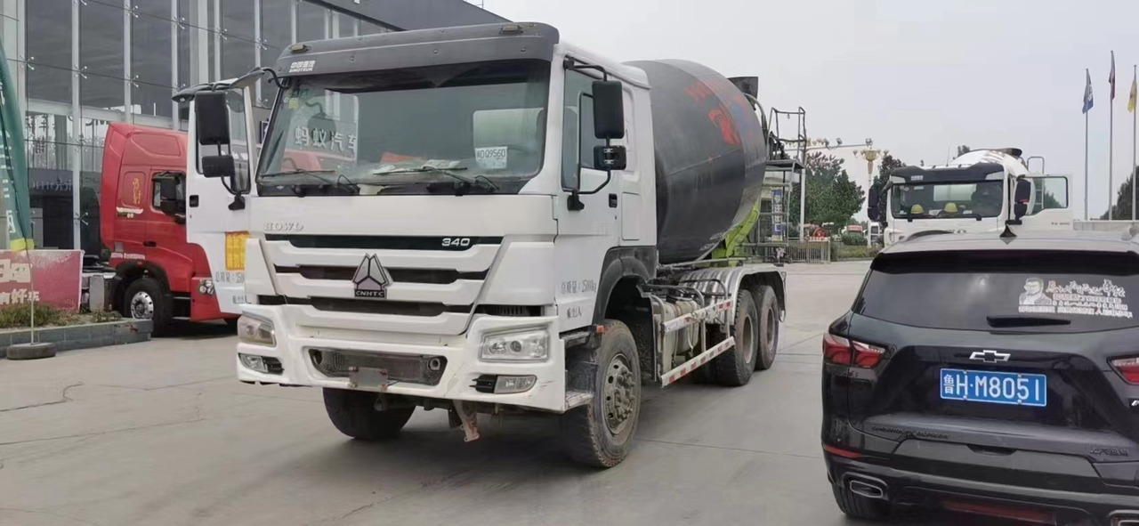 HOWO 6*4 Cement Mixer Truck - Camión hormigonera: foto 1 HOWO 6*4 Cement Mixer Truck - Camión hormigonera: foto 1