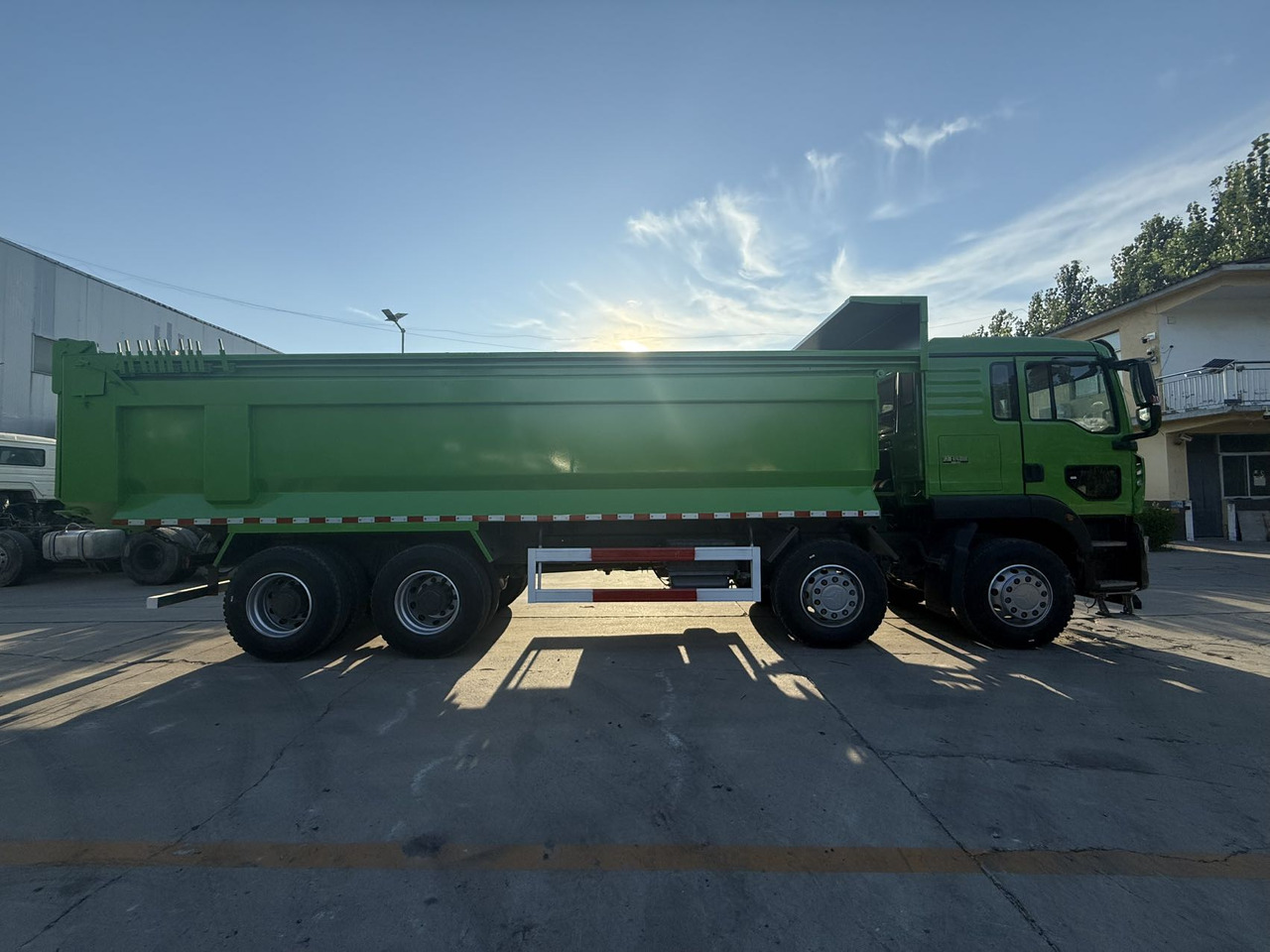 Volquete camión HOWO 8*4 TX Dump Truck Click for Discount: foto 10