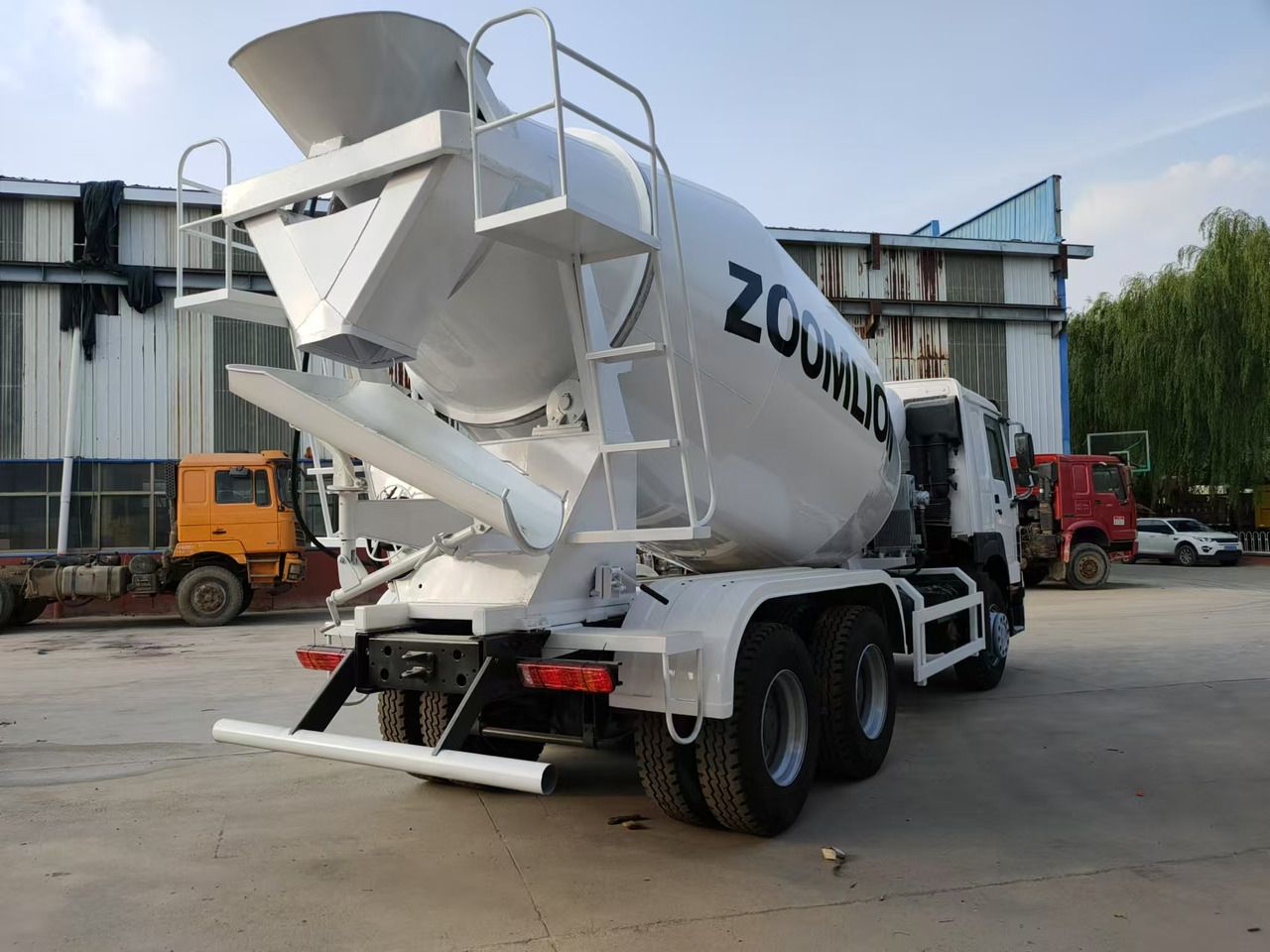 HOWO Cement Mixer Truck Click for Discount - Chasis camión: foto 4 HOWO Cement Mixer Truck Click for Discount - Chasis camión: foto 4