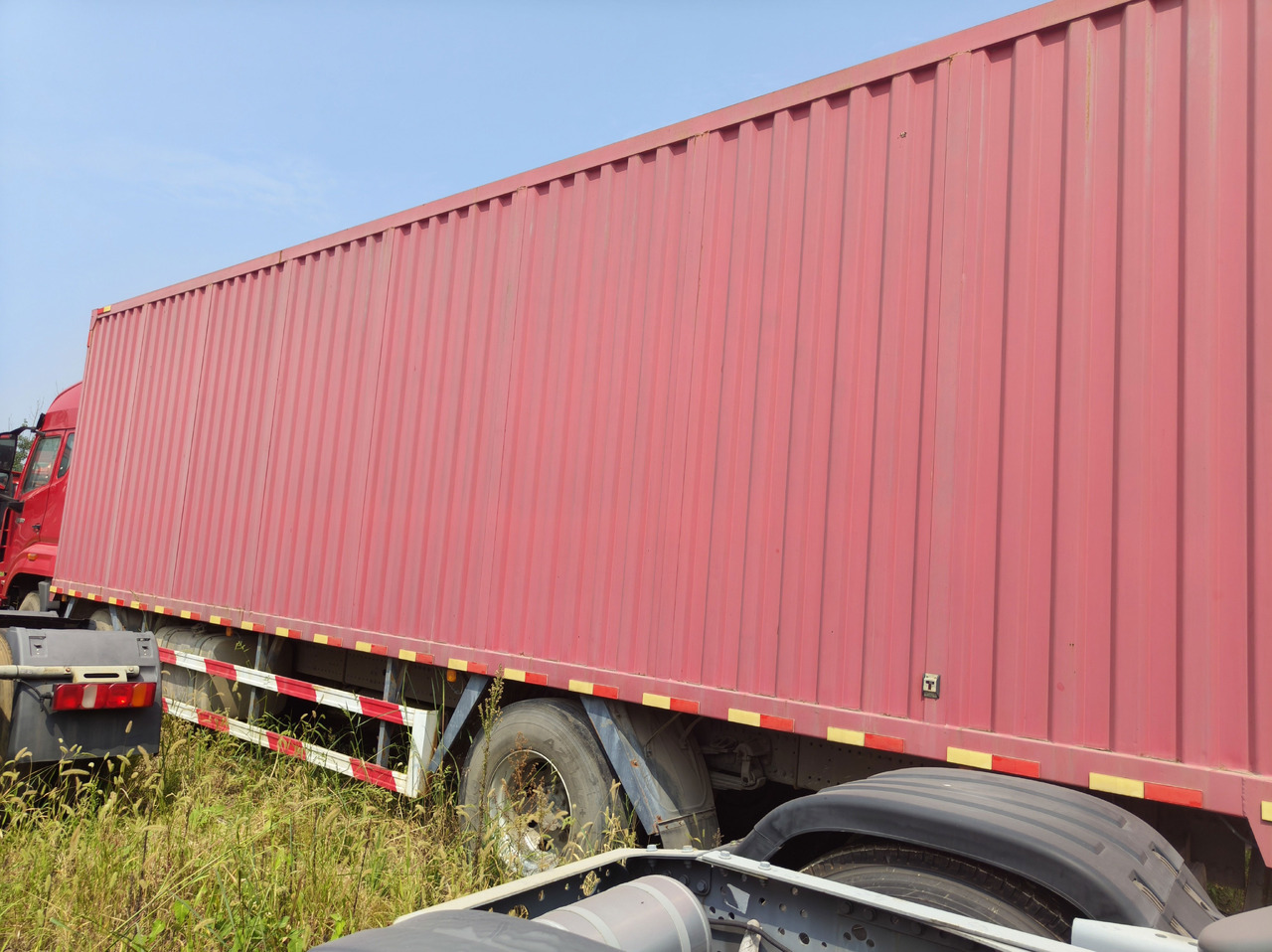 HOWO HaoHan N6 Box Truck 6*2 Click Here for Discount - Camión caja cerrada: foto 3 HOWO HaoHan N6 Box Truck 6*2 Click Here for Discount - Camión caja cerrada: foto 3