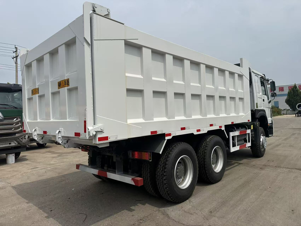 HOWO Howo Dump truck 6✖4 White - Volquete camión: foto 4 HOWO Howo Dump truck 6✖4 White - Volquete camión: foto 4