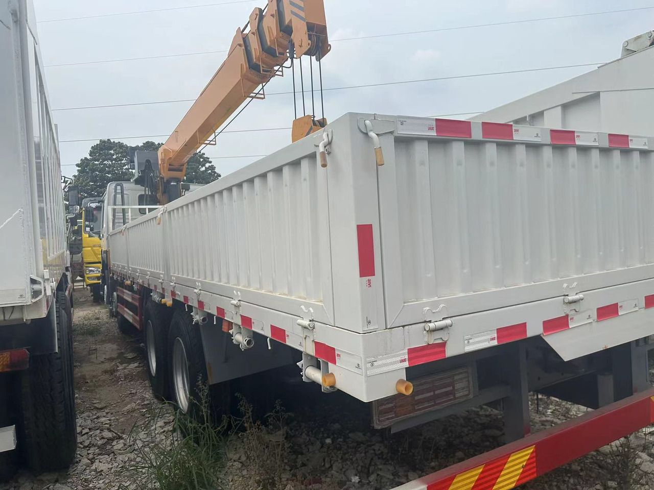 SINOTRUK HOWO 375 8X4 12TONS CLICK HERE FOR DISCOUNT - Camión grúa: foto 4 SINOTRUK HOWO 375 8X4 12TONS CLICK HERE FOR DISCOUNT - Camión grúa: foto 4