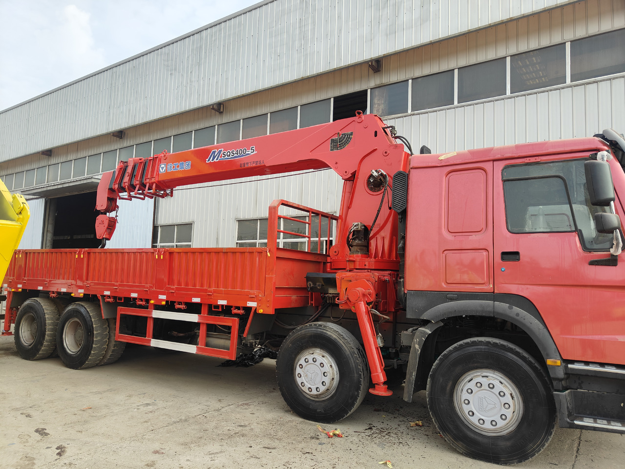 SINOTRUK HOWO 8X4 16 TONS CLICK HERE FOR DISCOUNT - Camión grúa: foto 1 SINOTRUK HOWO 8X4 16 TONS CLICK HERE FOR DISCOUNT - Camión grúa: foto 1