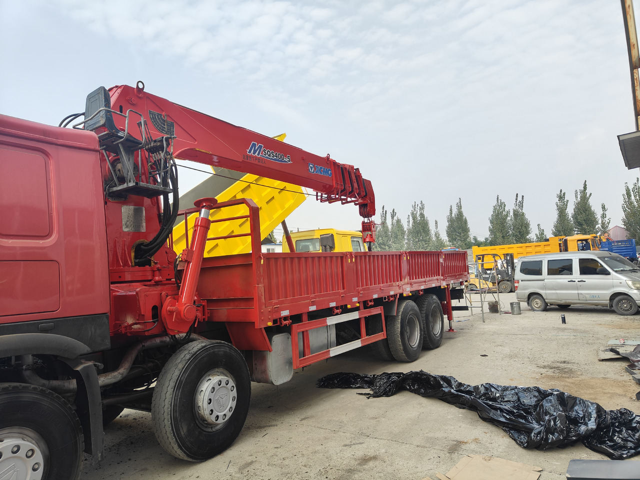 SINOTRUK HOWO 8X4 16 TONS CLICK HERE FOR DISCOUNT - Camión grúa: foto 4 SINOTRUK HOWO 8X4 16 TONS CLICK HERE FOR DISCOUNT - Camión grúa: foto 4