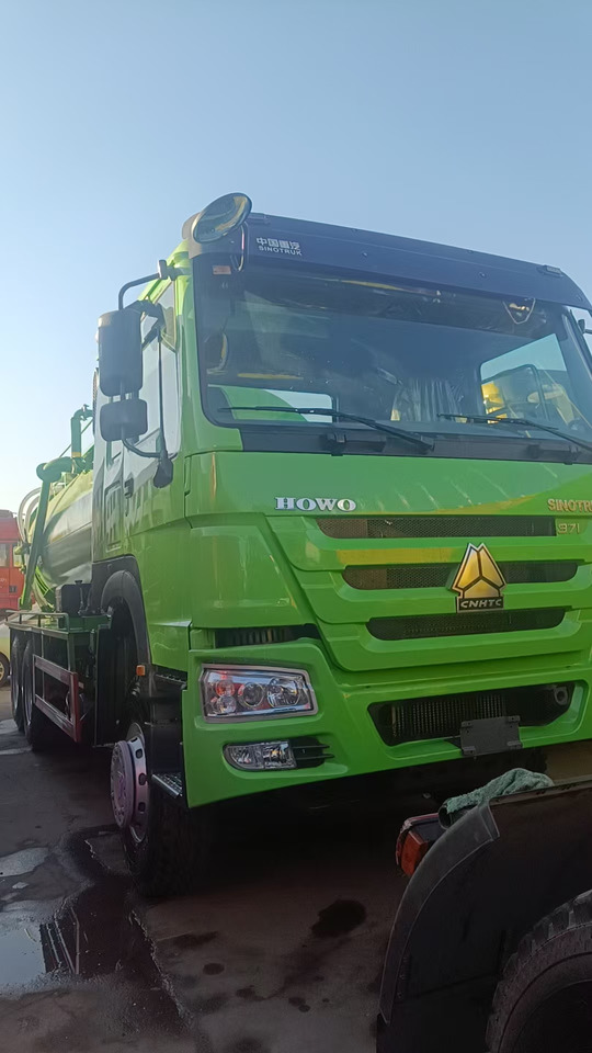 SINOTRUK HOWO Sewage Suction Truck 6*4 Click Here for Discount - Limpieza de alcantarillado: foto 2 SINOTRUK HOWO Sewage Suction Truck 6*4 Click Here for Discount - Limpieza de alcantarillado: foto 2