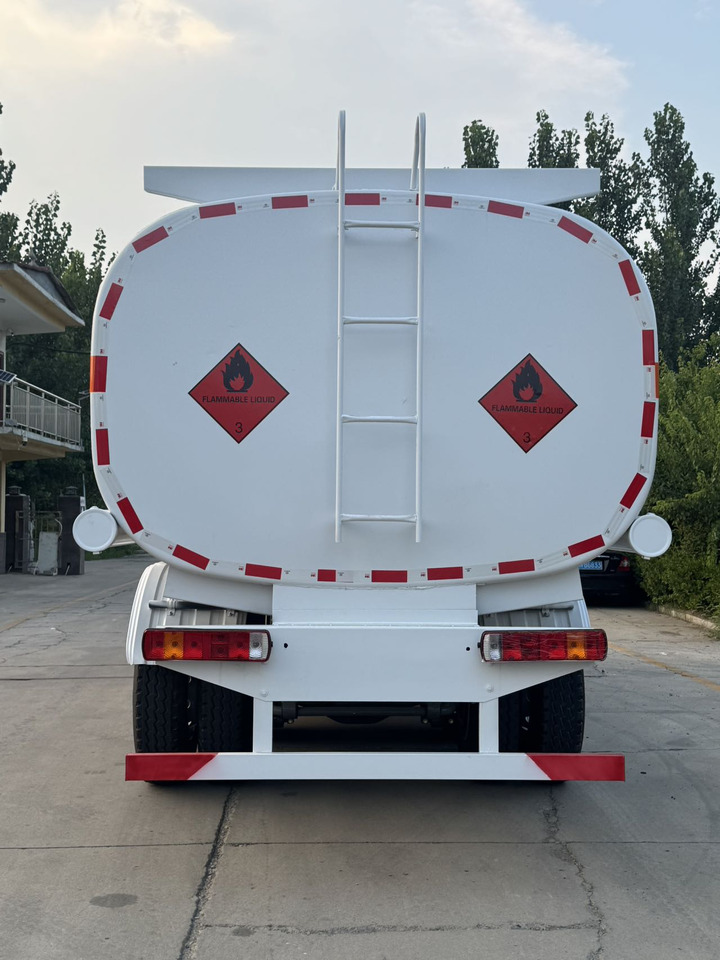SINOTRUK Howo Fuel Tanker Click Here For DISCOUNT - Cisterna camión: foto 4 SINOTRUK Howo Fuel Tanker Click Here For DISCOUNT - Cisterna camión: foto 4