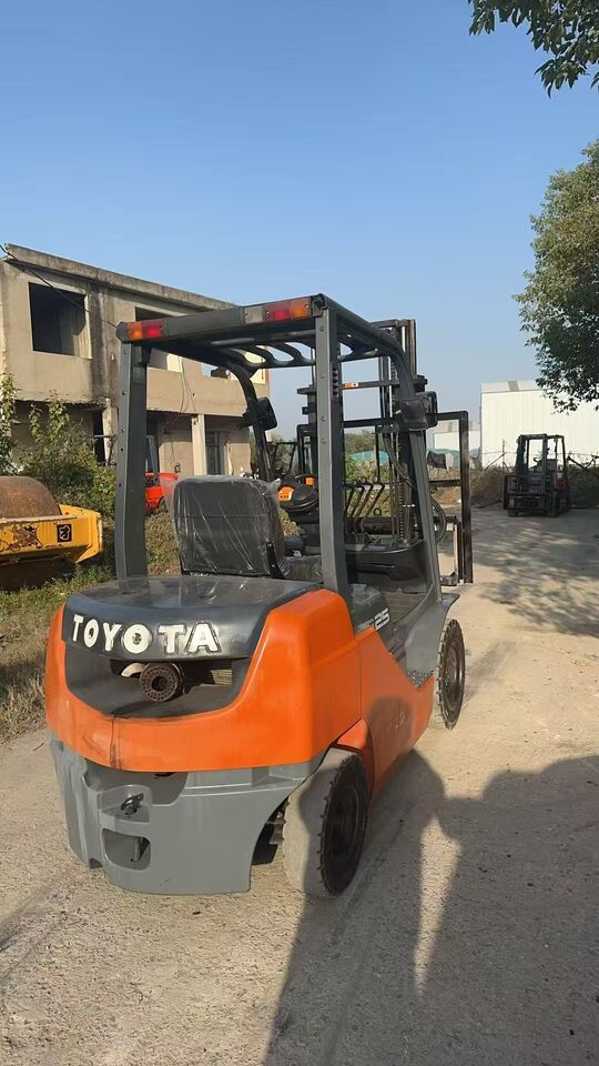 TOYOTA 8FD25 Forklift 2.5T 24Year Click for Discount - Carretilla elevadora diésel: foto 3 TOYOTA 8FD25 Forklift 2.5T 24Year Click for Discount - Carretilla elevadora diésel: foto 3