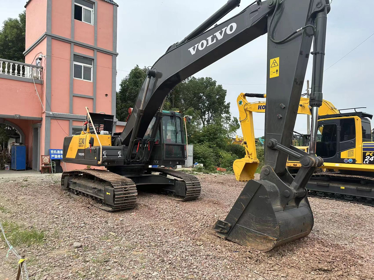VOLVO Excavator EC240D Cilck for Discount - Excavadora: foto 2 VOLVO Excavator EC240D Cilck for Discount - Excavadora: foto 2