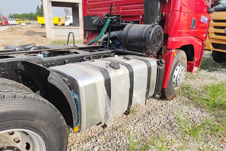 SHACMAN Second Hand Shacman Tractor Trailer for Sale in Tanzania - Cabeza tractora: foto 5 SHACMAN Second Hand Shacman Tractor Trailer for Sale in Tanzania - Cabeza tractora: foto 5