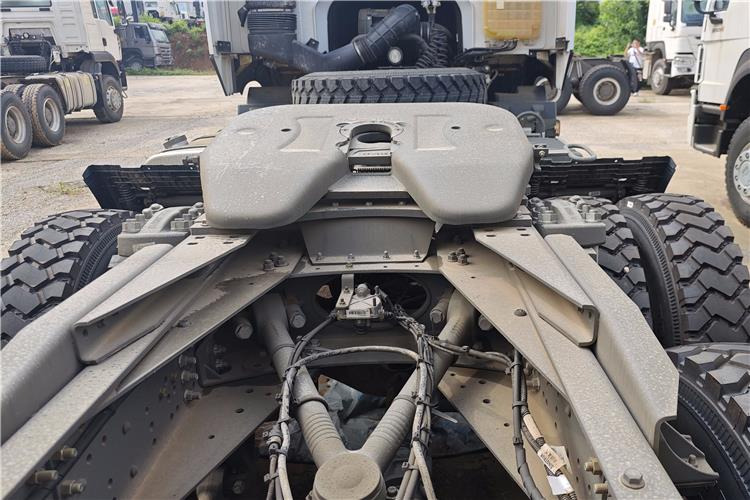 SINOTRUK Used Howo 400hp Tractor Truck for Sale In Nigeria Lagos - Cabeza tractora: foto 3 SINOTRUK Used Howo 400hp Tractor Truck for Sale In Nigeria Lagos - Cabeza tractora: foto 3