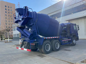 SINOTRUK Cement Mixer Lorry for Sale in Namibia - Camión: foto 3 SINOTRUK Cement Mixer Lorry for Sale in Namibia - Camión: foto 3