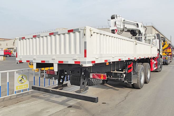 FAW FAW Truck Mounted Crane with Hydraulic Boom for Sale in Kuwait - Camión grúa: foto 3 FAW FAW Truck Mounted Crane with Hydraulic Boom for Sale in Kuwait - Camión grúa: foto 3