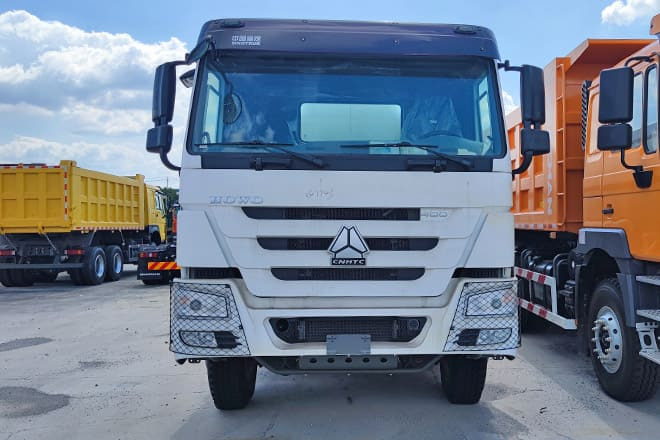 SINOTRUK Howo 400 Diesel Tanker Truck for Sale in Nigeria - Cisterna camión: foto 3 SINOTRUK Howo 400 Diesel Tanker Truck for Sale in Nigeria - Cisterna camión: foto 3