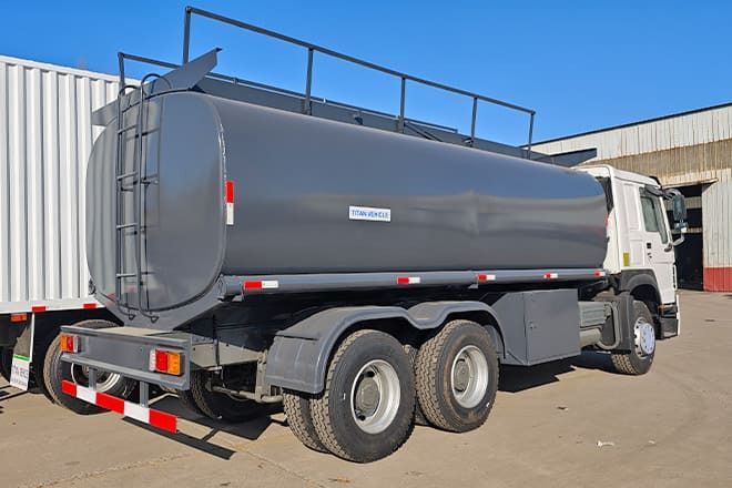SINOTRUK New Howo Oil Tanker Trucks for Sale in Congo - Cisterna camión: foto 3 SINOTRUK New Howo Oil Tanker Trucks for Sale in Congo - Cisterna camión: foto 3