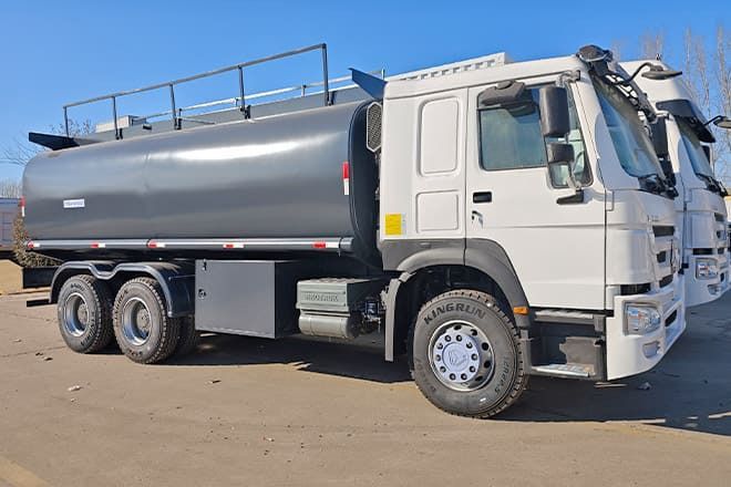 SINOTRUK New Howo Oil Tanker Trucks for Sale in Congo - Cisterna camión: foto 1 SINOTRUK New Howo Oil Tanker Trucks for Sale in Congo - Cisterna camión: foto 1