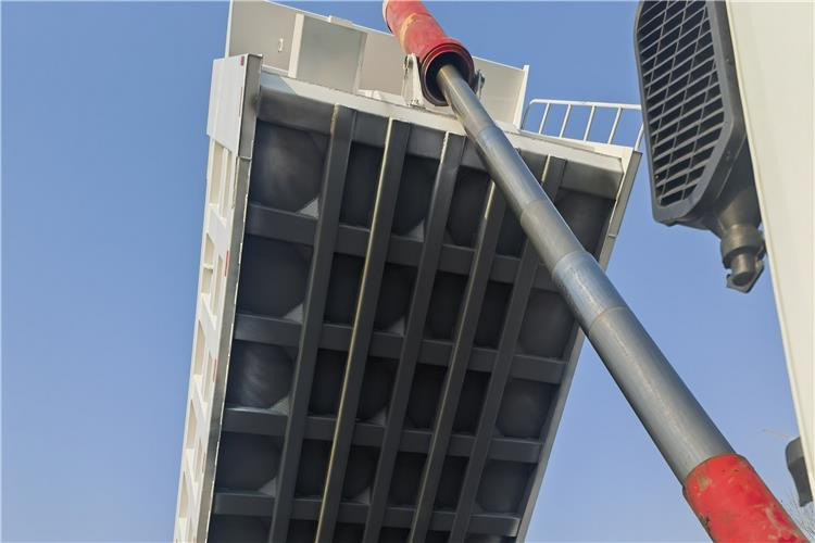 SINOTRUK Second Hand Howo 8X4 Tipper Truck Price for Sale In Ghana - Volquete camión: foto 4 SINOTRUK Second Hand Howo 8X4 Tipper Truck Price for Sale In Ghana - Volquete camión: foto 4