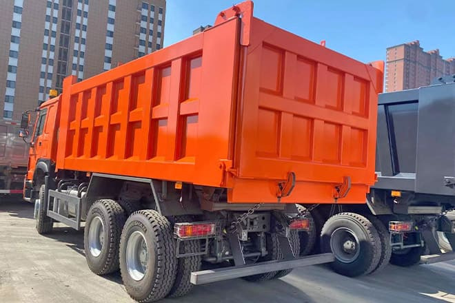 SINOTRUK Sinotruk Howo 336 6X4 Tipper for Sale in Ghana - Volquete camión: foto 2 SINOTRUK Sinotruk Howo 336 6X4 Tipper for Sale in Ghana - Volquete camión: foto 2
