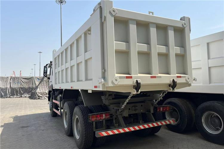 SINOTRUK Used Hohan Dump Truck with RHD for Sale In Tanzania - Volquete camión: foto 2 SINOTRUK Used Hohan Dump Truck with RHD for Sale In Tanzania - Volquete camión: foto 2