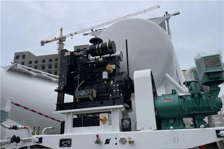 TITAN 3 Axle 30CBM Cement Tanker Trailer with Air Suspension In Saudi Arabia - Semirremolque silo: foto 2 TITAN 3 Axle 30CBM Cement Tanker Trailer with Air Suspension In Saudi Arabia - Semirremolque silo: foto 2