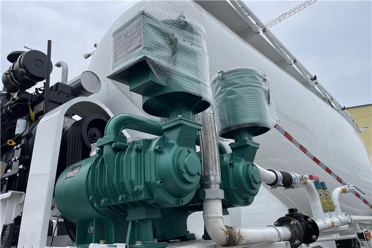 TITAN 3 Axle 30CBM Cement Tanker Trailer with Air Suspension In Saudi Arabia - Semirremolque silo: foto 3 TITAN 3 Axle 30CBM Cement Tanker Trailer with Air Suspension In Saudi Arabia - Semirremolque silo: foto 3