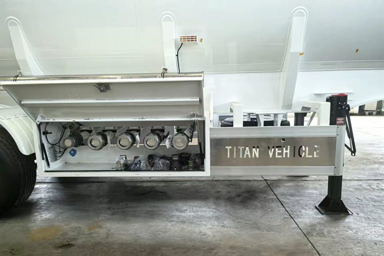 TITAN 3 Axle 40000 Liters Road Tank Trailer for Sale in Uganda - Cisterna semirremolque: foto 5 TITAN 3 Axle 40000 Liters Road Tank Trailer for Sale in Uganda - Cisterna semirremolque: foto 5