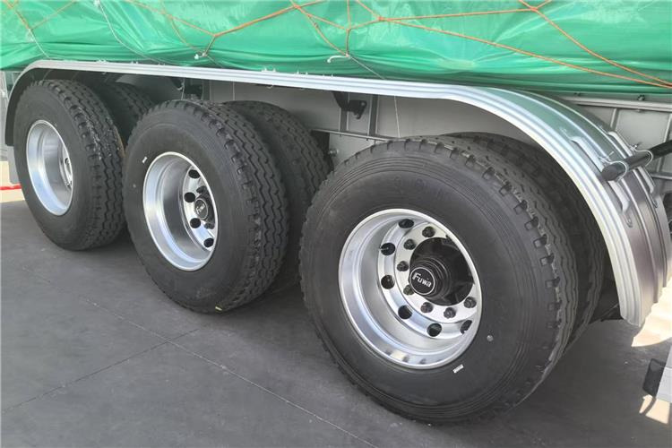 TITAN 3 Axle 45000 Liters Aluminum Tanker Trailer with Air Suspension - Cisterna semirremolque: foto 5 TITAN 3 Axle 45000 Liters Aluminum Tanker Trailer with Air Suspension - Cisterna semirremolque: foto 5