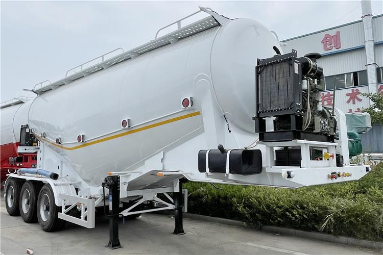 TITAN 3 Axle Dry Bulker Cement Tanker Trailer for Sale In Saudi Arabia - Semirremolque silo: foto 1 TITAN 3 Axle Dry Bulker Cement Tanker Trailer for Sale In Saudi Arabia - Semirremolque silo: foto 1
