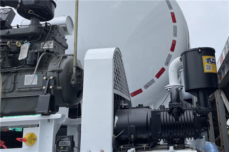 TITAN 4 Axle Bulker Cement Tanker Trailer for Sale In Zambia - Semirremolque silo: foto 3 TITAN 4 Axle Bulker Cement Tanker Trailer for Sale In Zambia - Semirremolque silo: foto 3