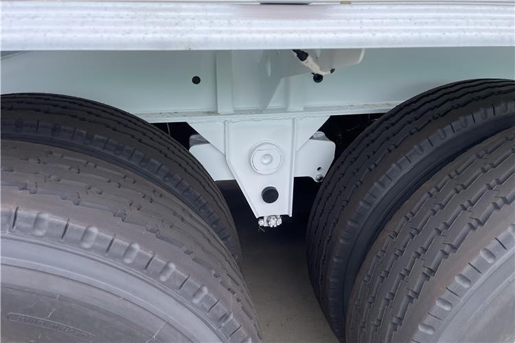 Semirremolque silo para transporte de cemento nuevo TITAN 4 Axle Bulker Cement Tanker Trailer for Sale In Zambia: foto 6 Semirremolque silo para transporte de cemento nuevo TITAN 4 Axle Bulker Cement Tanker Trailer for Sale In Zambia: foto 6