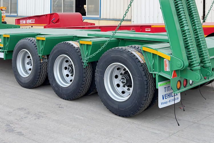 TITAN 80Ton Low Bed Semi Trailer 3 Axle Exposed Tyre for Heavy Equipment - Góndola rebajadas semirremolque: foto 4 TITAN 80Ton Low Bed Semi Trailer 3 Axle Exposed Tyre for Heavy Equipment - Góndola rebajadas semirremolque: foto 4