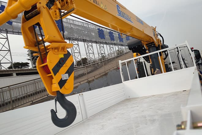 XCMG Truck Mounted Crane for Sale in Algeria - Camión grúa: foto 4 XCMG Truck Mounted Crane for Sale in Algeria - Camión grúa: foto 4